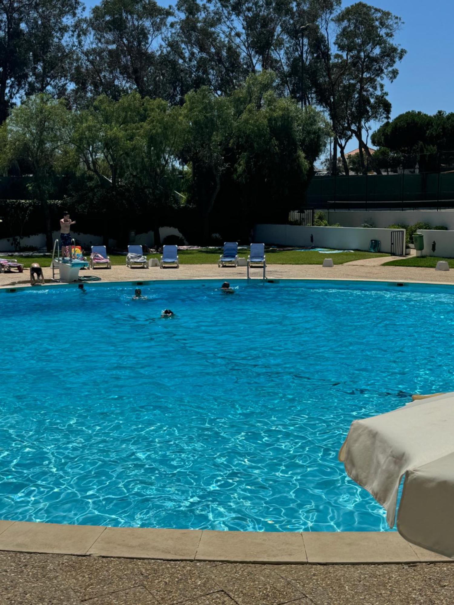 Em Frente à Com Piscina E Ténis Apartamento *
